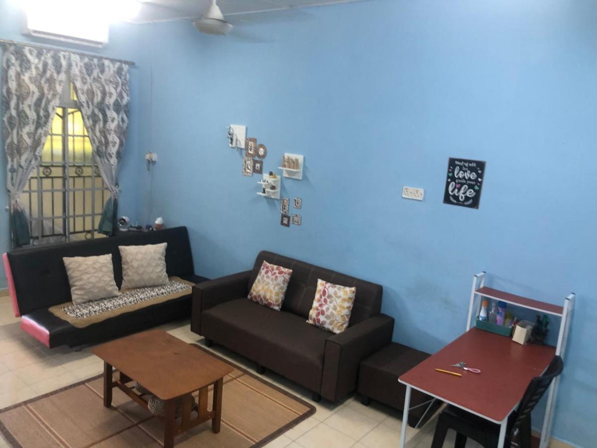 E&Y Homestay Kuala Rompin Buitenkant foto