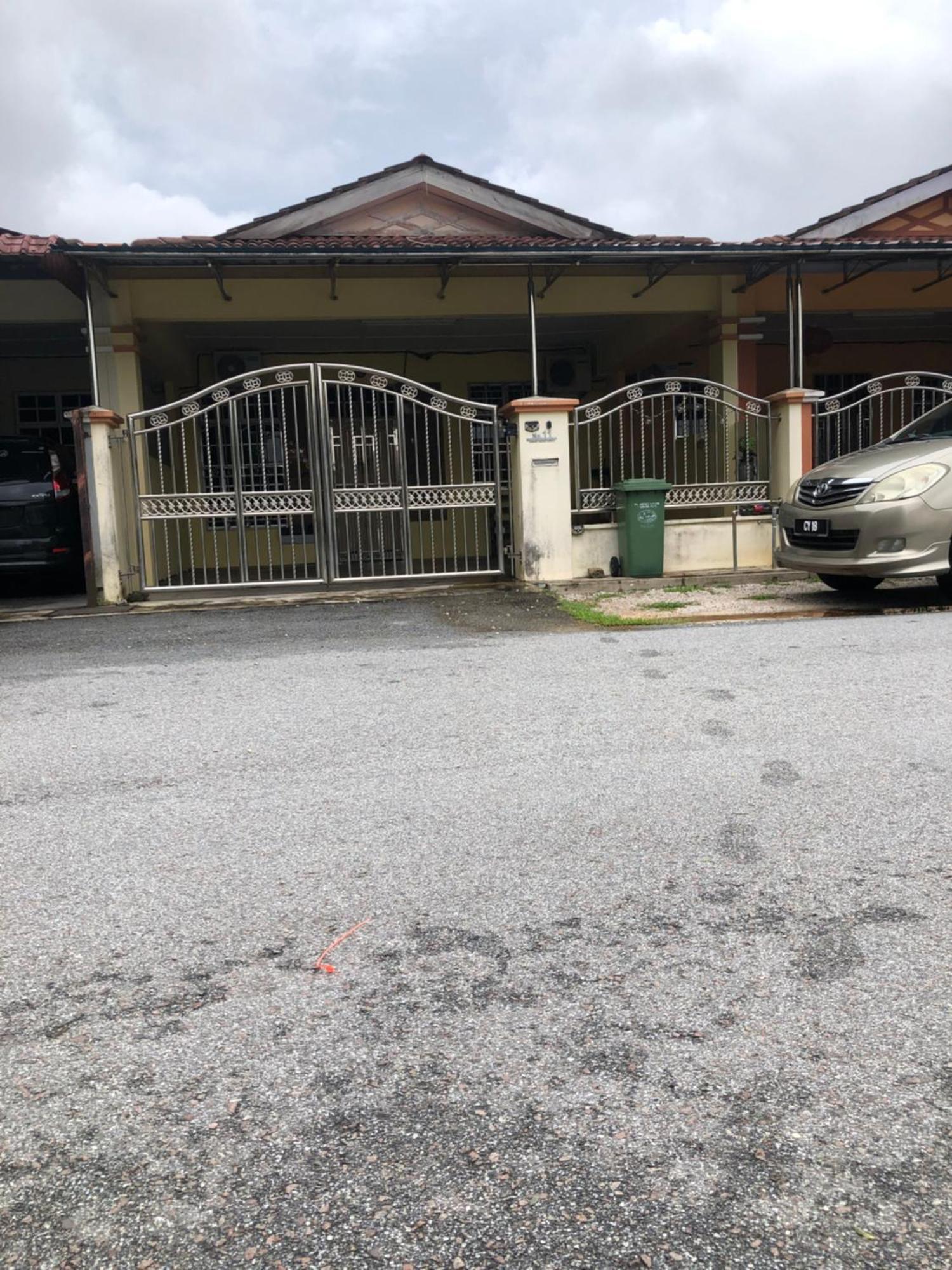 E&Y Homestay Kuala Rompin Buitenkant foto